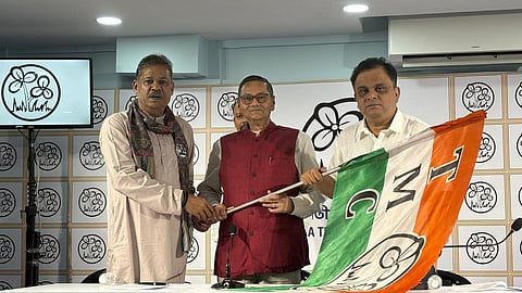 चंद्र बोस मंत्री ब्रात्य बसु और सांसद कीर्ति आजाद की उपस्थिति में सत्तारूढ़ पार्टी तृणमूल में शामिल हुए