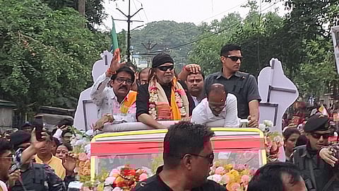 प्रचार करने निकले मिथुन चक्रवर्ती