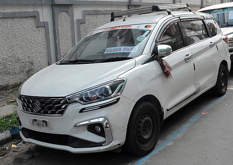 इसी कार के ड्राइवर ने कीथी लूट