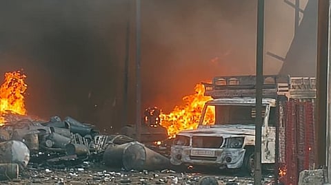 गोदाम में आग