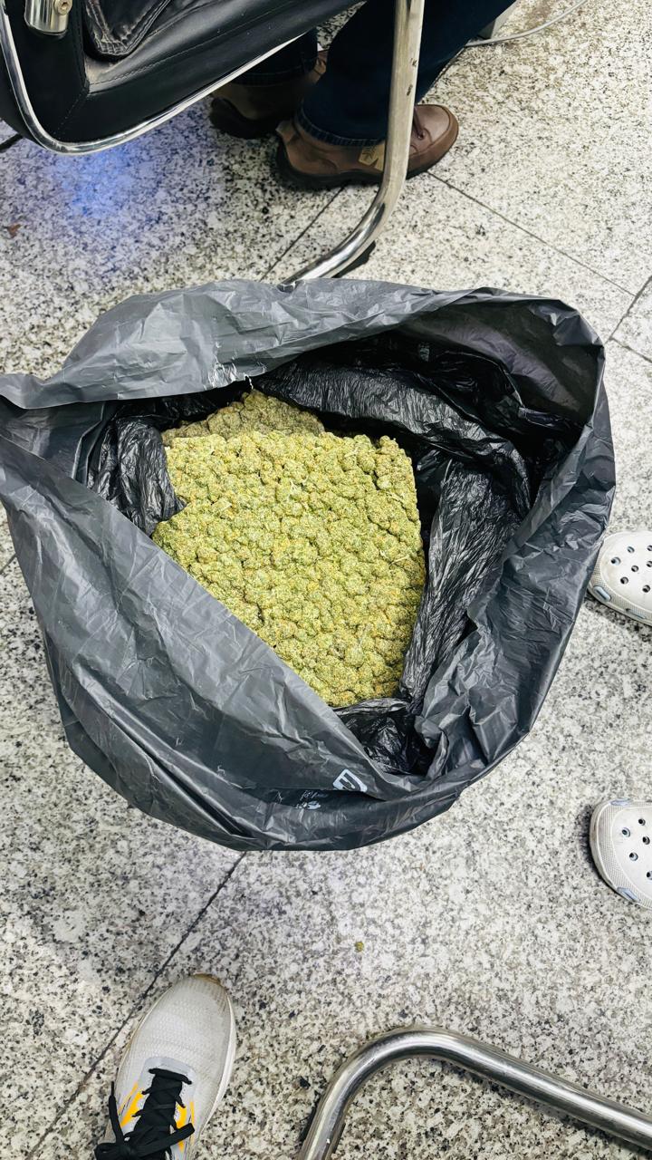 कोलकाता एयरपोर्ट पर बड़ी ड्रग्स तस्करी का खुलासा, दो यात्री गिरफ्तार