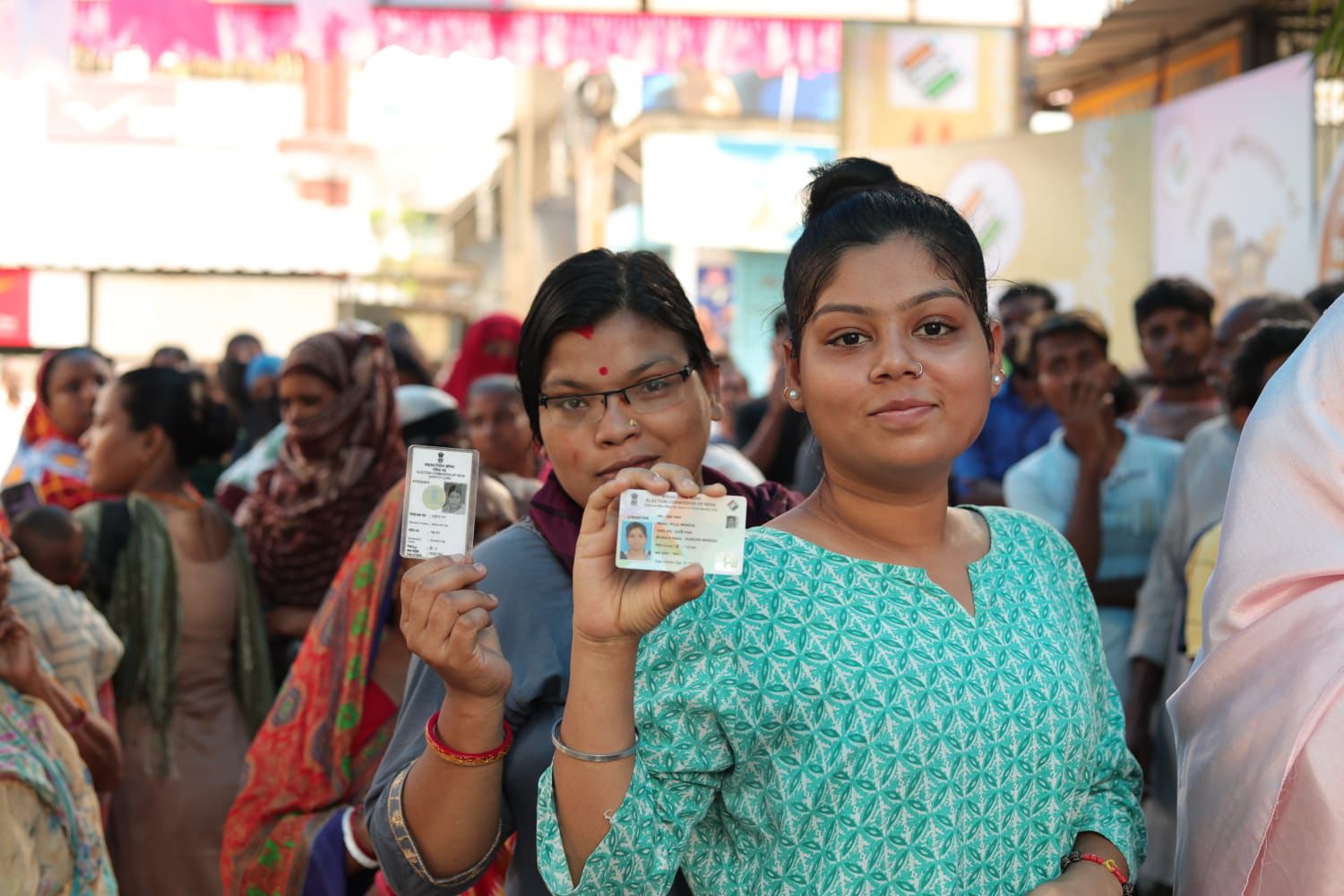 छिटपुट घटनाओं के बीच बंगाल में वोटिंग, दूसरे चरण में जनता की लंबी कतारें