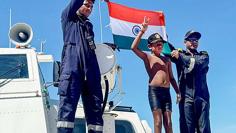 ईशांक सिंह ने पाक जलडमरूमध्य तैरकर विश्व रिकॉर्ड बनाया