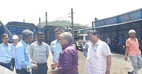 निरीक्षण करते डीआरएम संग्रह मौर्य