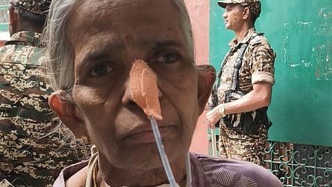 हौसले की मिसाल, कैंसर से जूझते हुए भी मतदान से नहीं हटी पीछे