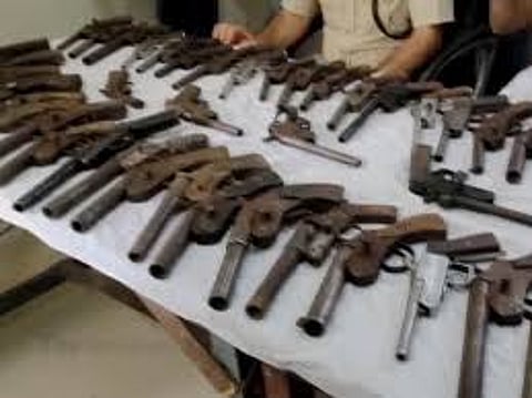 three arrested for arms smuggling