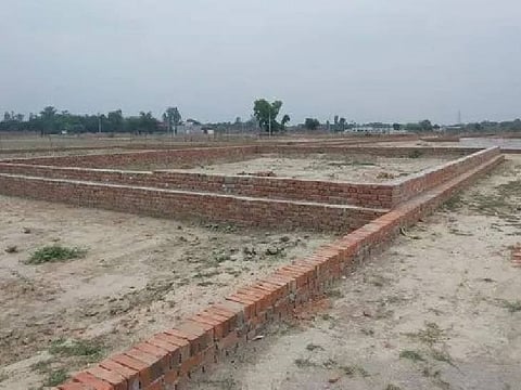 फेरारगंज में 105 भूमिहीनों को मिला जमीन का कब्जा