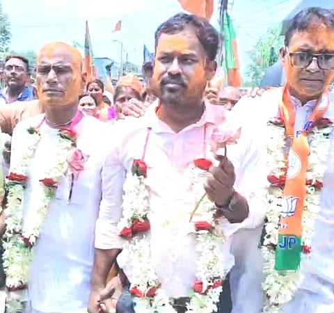 भाजपा सरकार की शपथ पर झूम उठा सिलीगुड़ी शहर