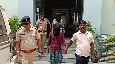 हथियार के साथ गिरफ्तार अभियुक्त
