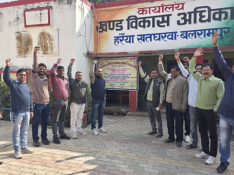 स्थायी कर्मचारियों के बिना संचालित हो रहा हरिनगर ग्राम पंचायत कार्यालय