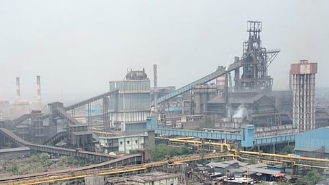 गैरकानूनी तरीके से सामग्री बेचने के खिलाफ उठाई आवाज