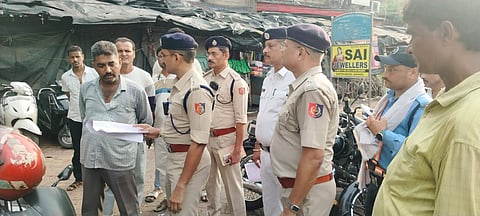 अवैध पार्किंग के खिलाफ पुलिस ने शुरू किया अभियान