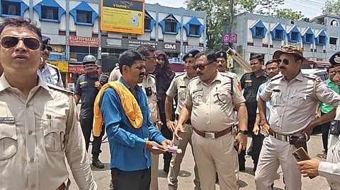 अवैध पार्किंग के खिलाफ पुलिस ने चलाया जांच अभियान