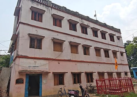 होल्डिंग कैंप अर्थात पद्म भवन