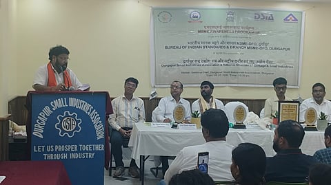 कार्यक्रम में एसोसिएशन के पदाधिकारियों व सदस्यों को संबोधित करते विधायक लखन घोरुई
