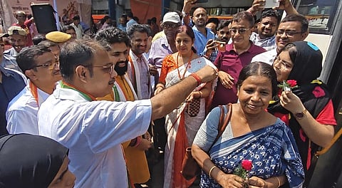 सरकारी बसों में महिलाओं के लिए फ्री सफर सेवा शुरू