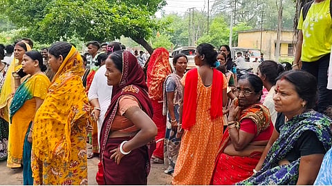 ECL की बिजली काटने के खिलाफ लोगों ने किया प्रदर्शन
