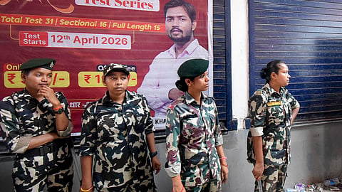 सुरक्षा में तैनान पुलिस