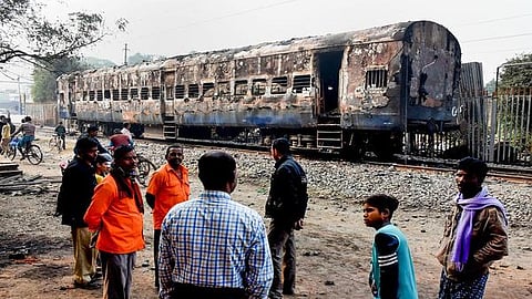 CAA हिंसा का मामला फिर खुला! रेल संपत्ति जलाने वालों से वसूली होगी भरपाई?