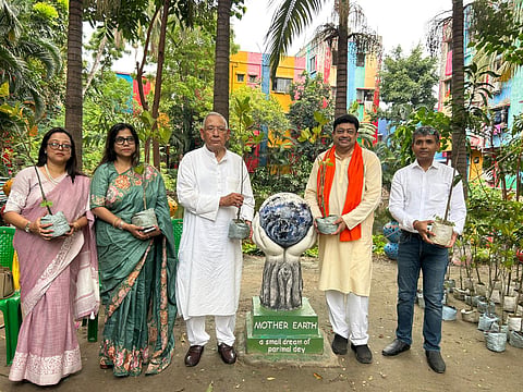 विश्व पर्यावरण दिवस पर परिमल डे ने दक्षिण कोलकाता में किया विशाल पौधारोपण अभियान