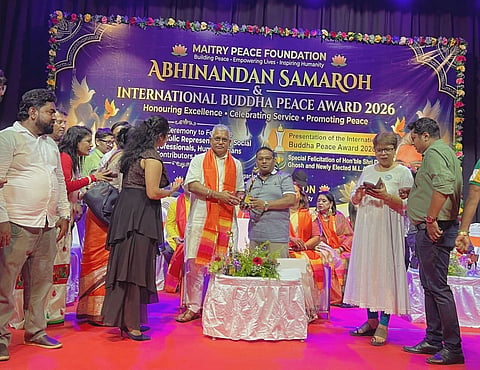 समाज सेवा व मानव कल्याण के लिए किये गये सम्मानित