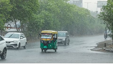 अचानक बदला मौसम, झमाझम बारिश से मिली राहत