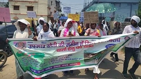 आदिवासी संगठनों का प्रदर्शन