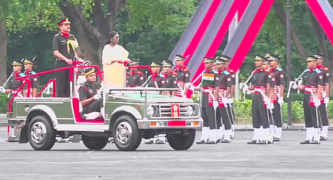 राष्ट्रीय रक्षा अकादमी (NDA) से प्रशिक्षण प्राप्त पहली महिला कैडेट्स ने भारतीय सेना और वायुसेना में अधिकारी बनकर नई इबारत लिख दी।