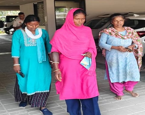 महिला पश्चिम बंगाल के बीरभूम जिले की रहने वाली है।