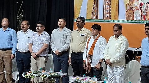 पश्चिम बंगाल उत्सव में शामिल नेता व प्रशासनिक अधिकारी