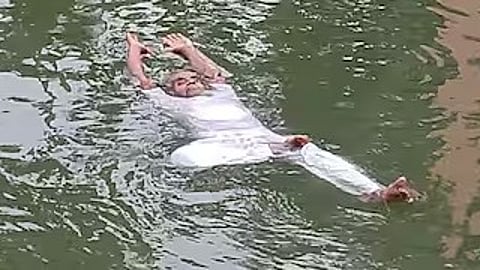 International Yoga Day 2026: 71-Year-Old Gopal Adak Performs Stunning 'Water Yoga' in Howrah
