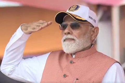 गार्डनरिच में उद्घाटन समारोह के दौरान प्रधानमंत्री नरेंद्र मोदी