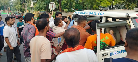पशु ले जाते वाहन को रोकने से जमकर हुआ हंगामा