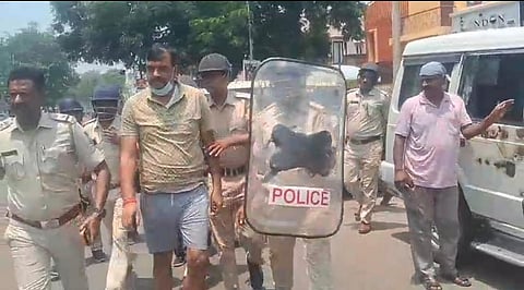 पुलिस ने तृणमूल नेता को हाफ पेंट में घुमाया