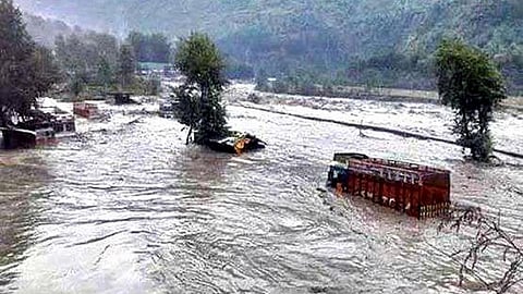 भातुबस्ती में जलभराव से बढ़ी चिंता, पार्षद कविता उदयकुमार ने नालों के निर्माण की मांग की