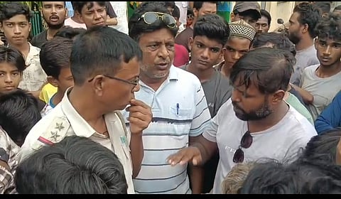 घटना की जानकारी लेती पुलिस