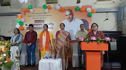 डॉ. श्यामा प्रसाद मुखर्जी की 125 वीं जयंती मनाने के दौरान मौजूद मंत्री पूर्णिमा चक्रवर्ती, केएमसी की प्रशासक स्मिता पांडेय व अन्य