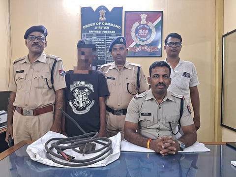 चोरी के सामान के साथ एक गिरफ्तार
