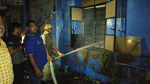 Fire Breaks Out at Sagar Dutta Medical College Blood Bank in Kamarhati