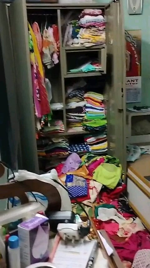 घर में ताला लगाकर गये तो हो गई गहने व नकदी की चोरी