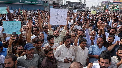 PoK में पाकिस्तान के खिलाफ बगावत तेज! भारत में विलय की मांग, सड़कों पर हजारों लोग