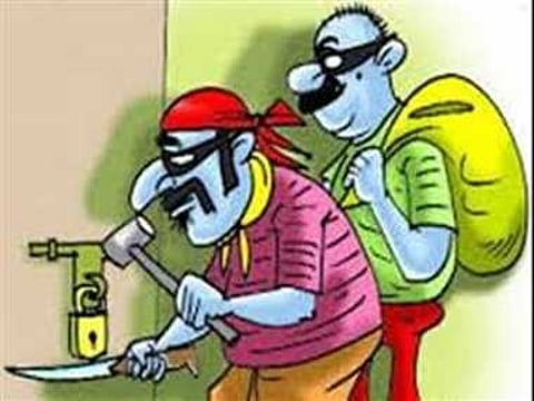 Howrah Robbery: Minors Held at Gunpoint as Masked Miscreants Rob Flat in Chatterjeehat