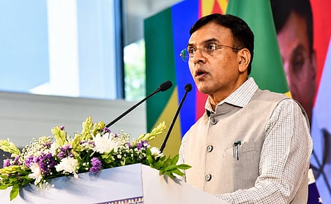 भारत में रोजगार सृजन सरकार की विकास रणनीति का प्रमुख आधार है।