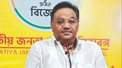 आगे-आगे देखिये होता है क्या... : शमिक