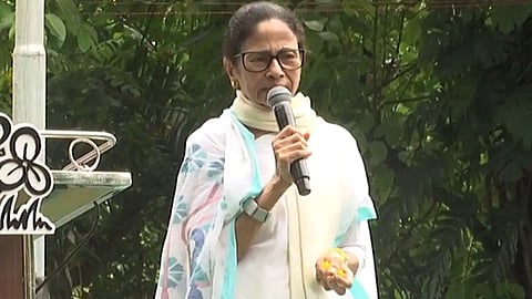 BJP में जाना है तो चले जाइए : ममता
