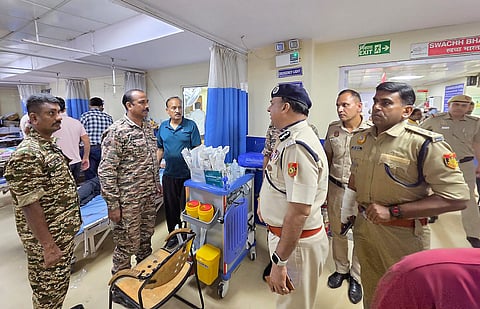 जंतर-मंतर पथराव में ACP घायल, सिर में गंभीर चोट