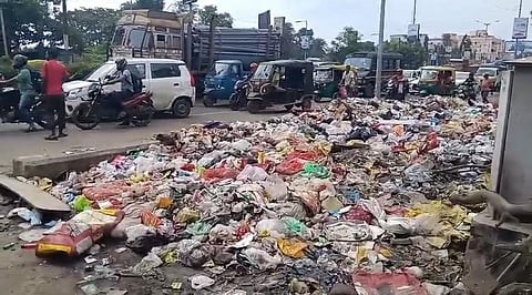Panihati News: Local Traders Block BT Road Over Garbage Problem
