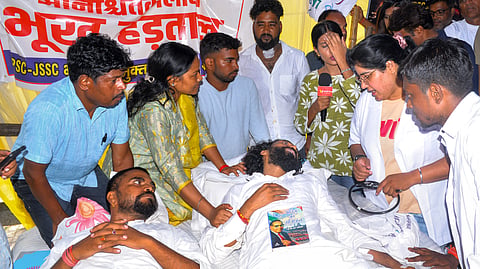 जेएलकेएम के नेता देवेंद्र नाथ महतो पिछले पांच दिनों से आमरण अनशन पर हैं