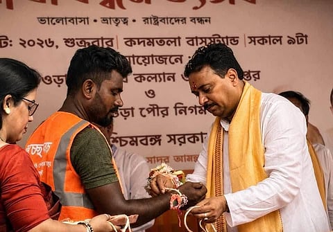Howrah MC Honors Sanitation Workers On Rakshabandhan Police Traffic Drive