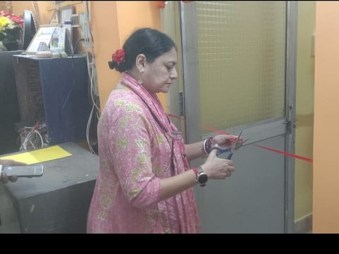 बना हुआ कार्यालय का उद्घाटन करती मंत्री अग्निमित्रा पॉल